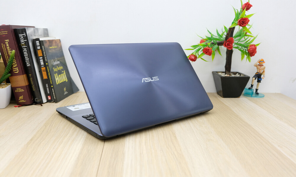 ASUS VivoBook E12